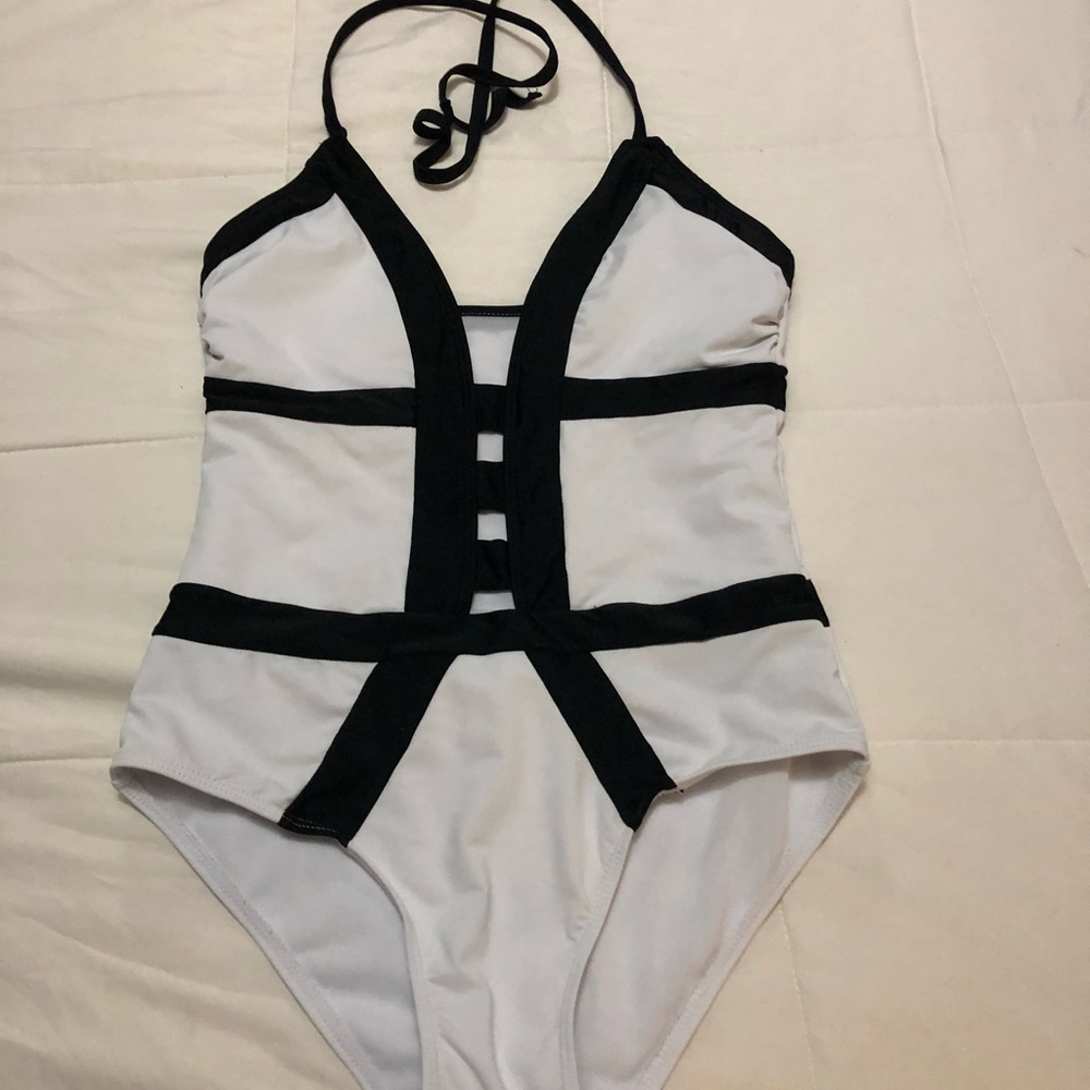 2 Victoria secret 1 roxy bathing suits - Picture 1 of 5
